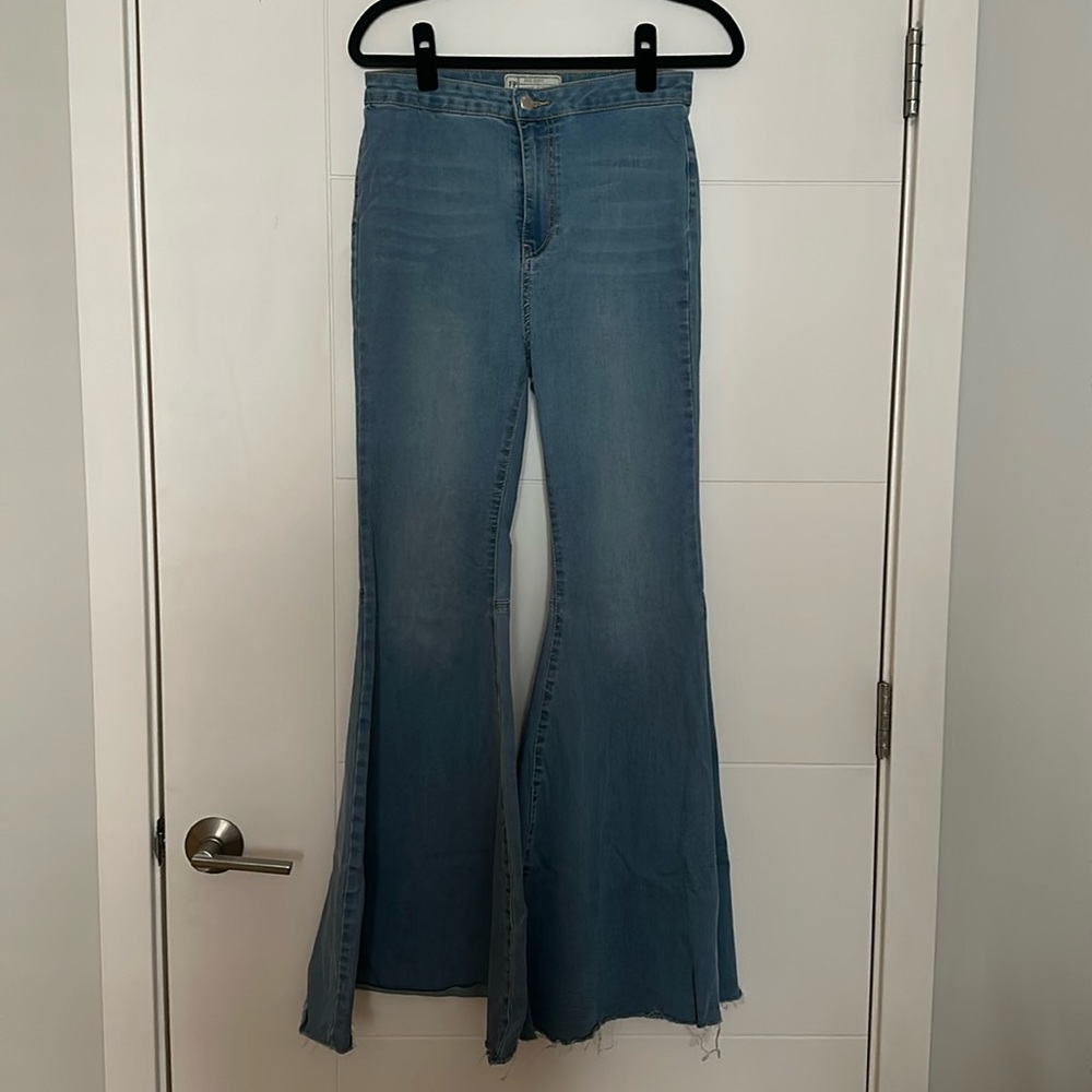 Free People Just Float On Flare Jeans women’s size 29